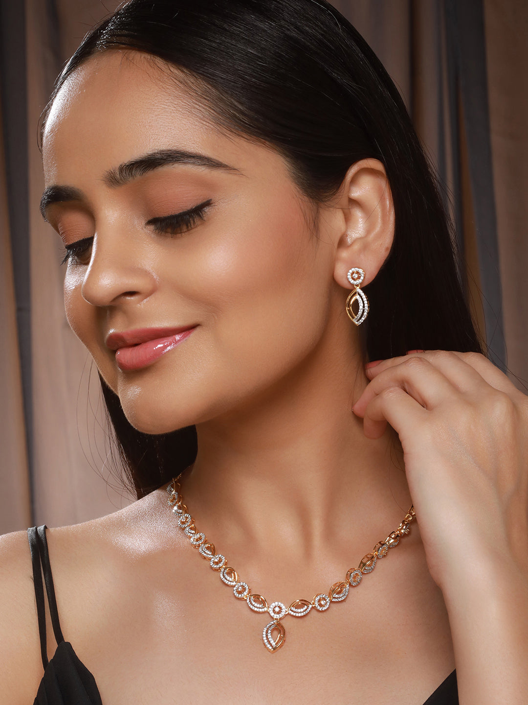 Gold Toned AD Studded Minimal Leaf Design Pendant Jewellery Set